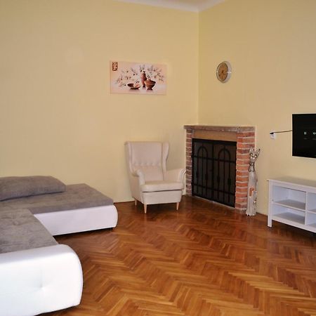 Sunflower 2Bdr Flat By Ruterra Prag Exteriör bild