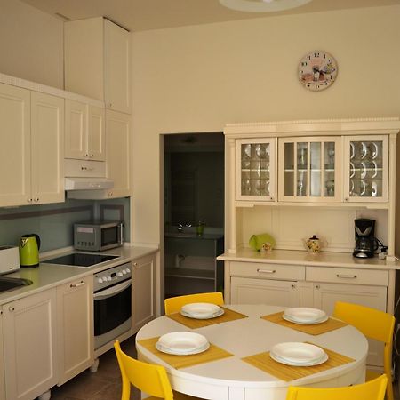 Sunflower 2Bdr Flat By Ruterra Prag Exteriör bild