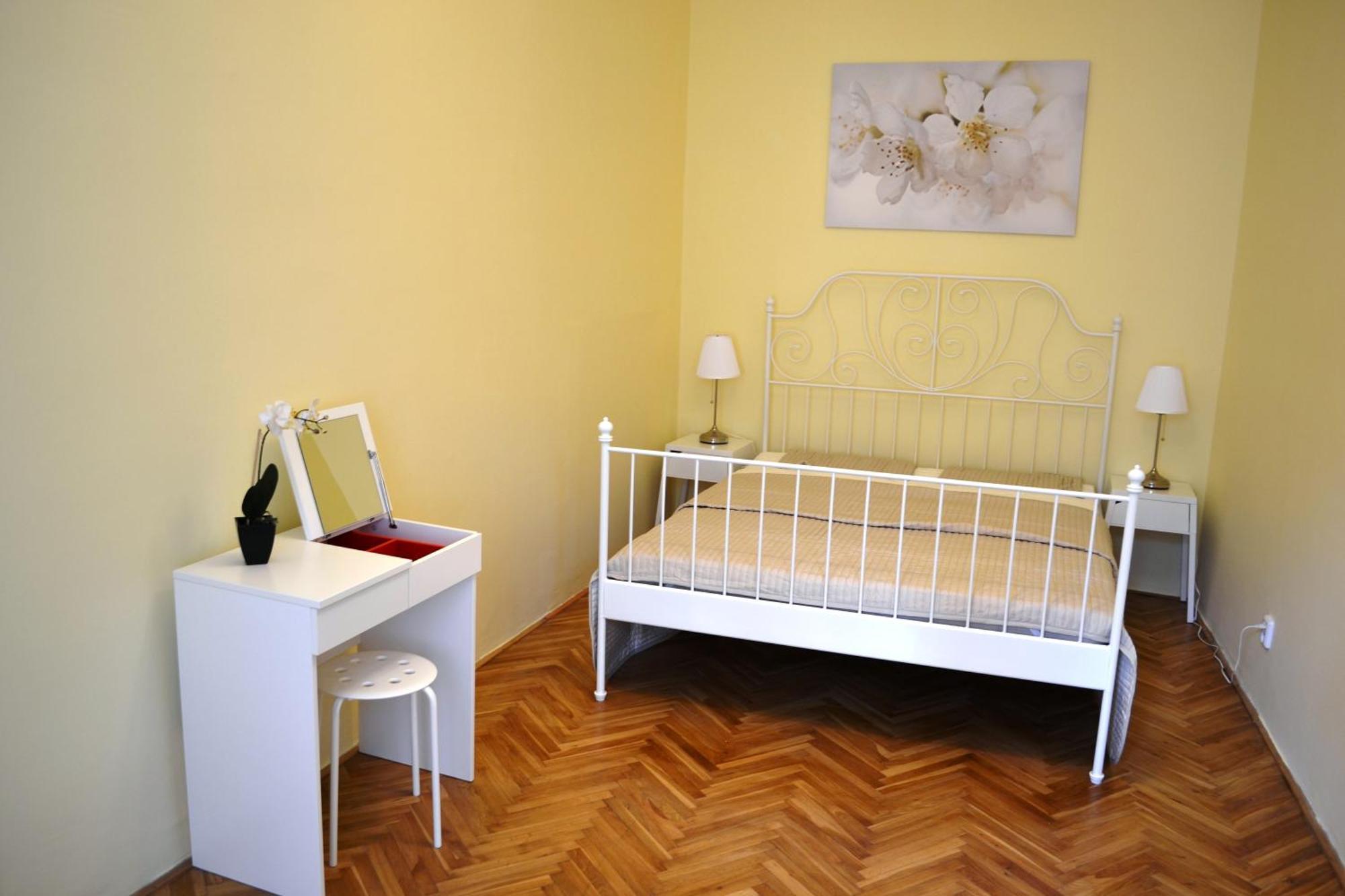 Sunflower 2Bdr Flat By Ruterra Prag Exteriör bild