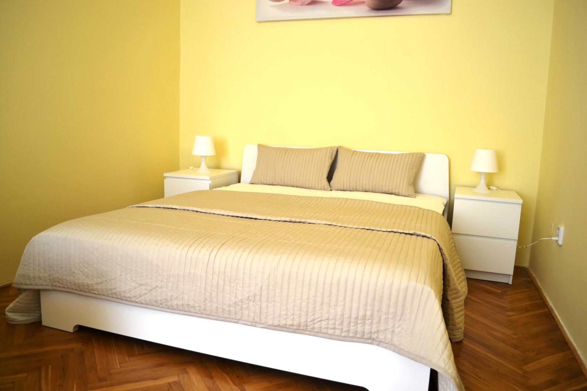 Sunflower 2Bdr Flat By Ruterra Prag Exteriör bild
