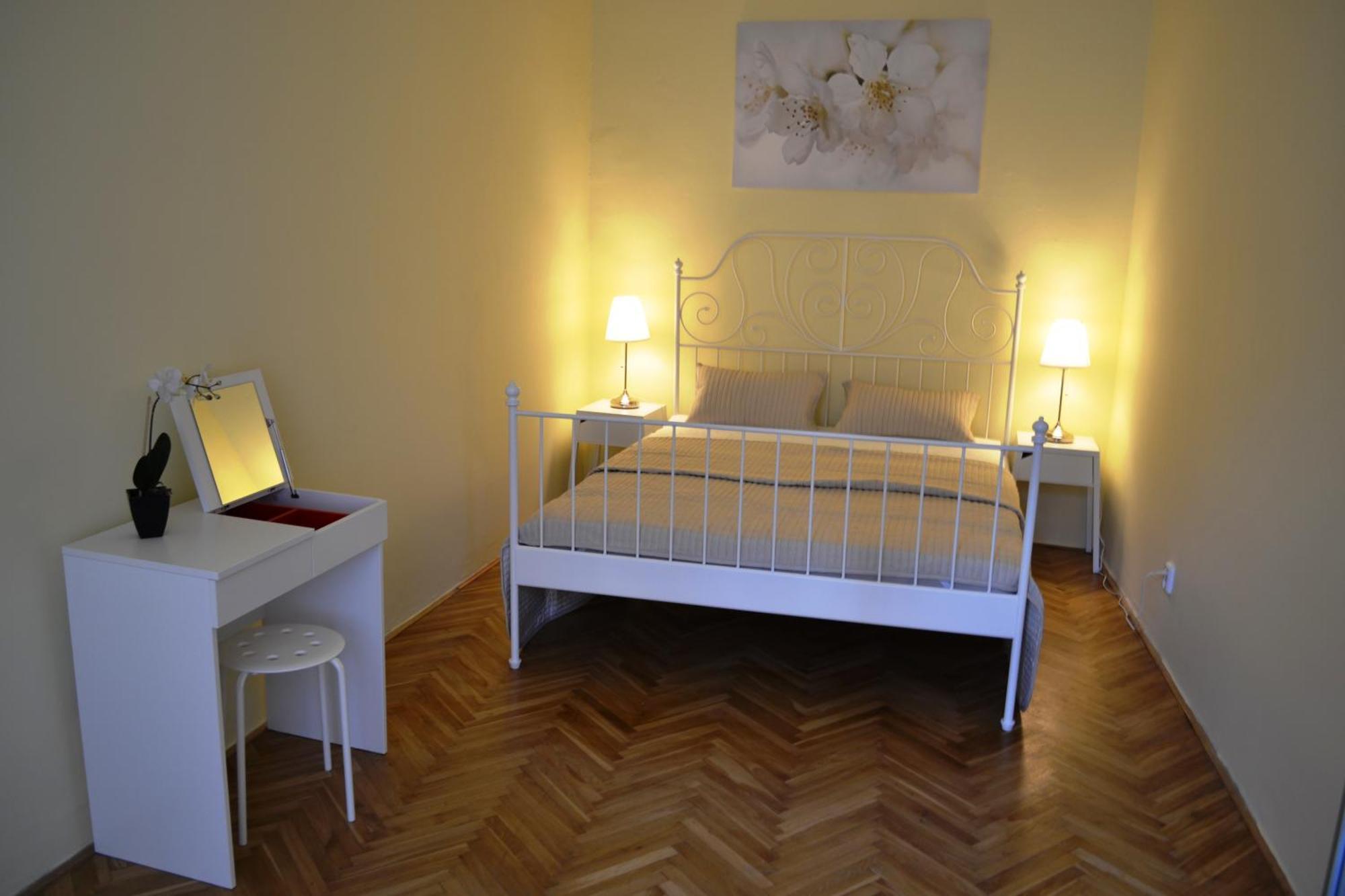 Sunflower 2Bdr Flat By Ruterra Prag Exteriör bild
