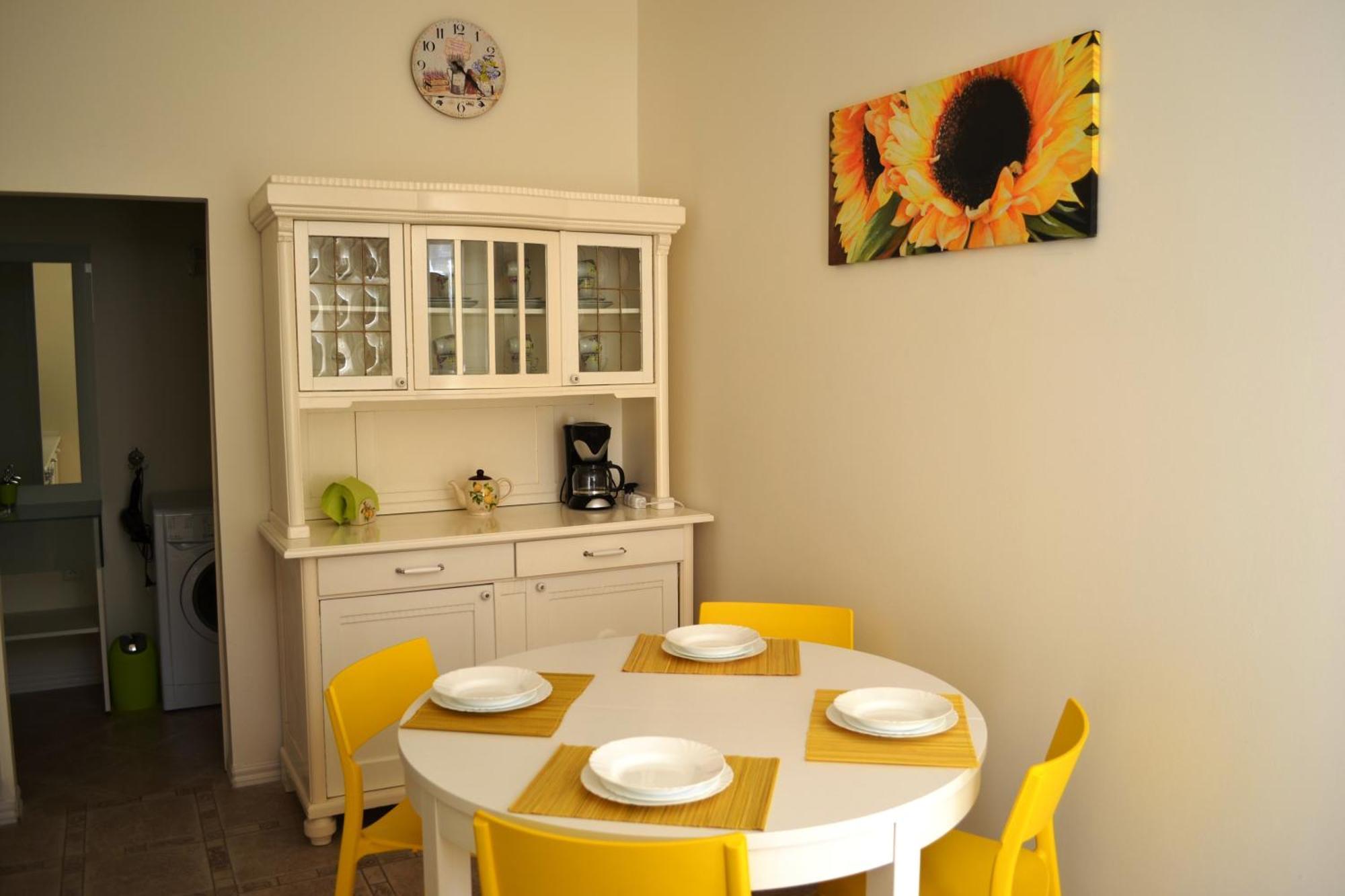 Sunflower 2Bdr Flat By Ruterra Prag Exteriör bild