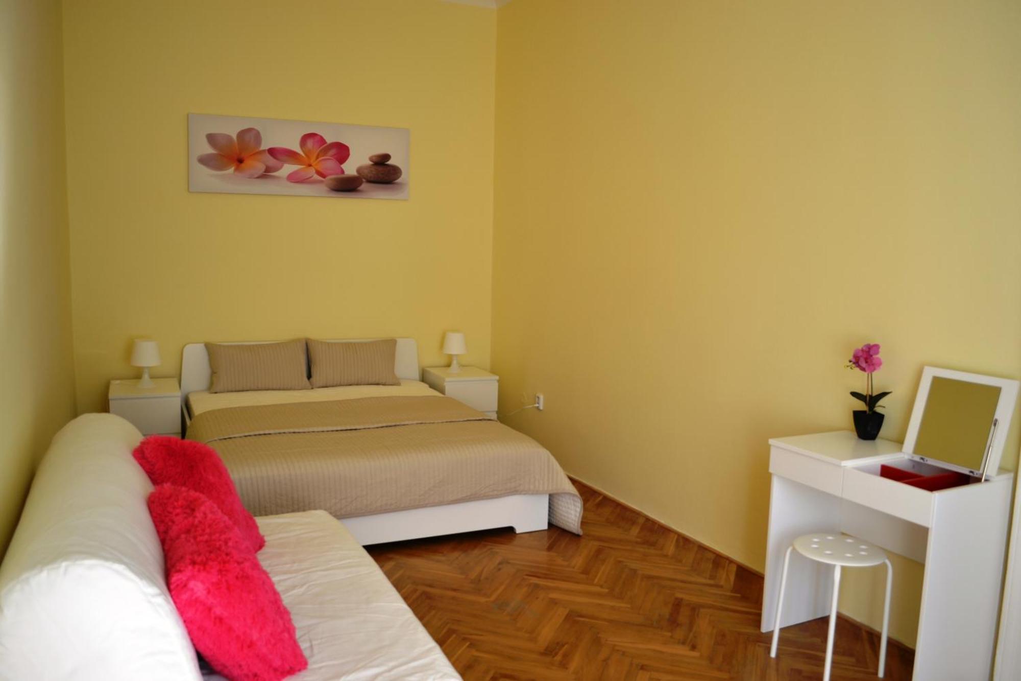 Sunflower 2Bdr Flat By Ruterra Prag Exteriör bild